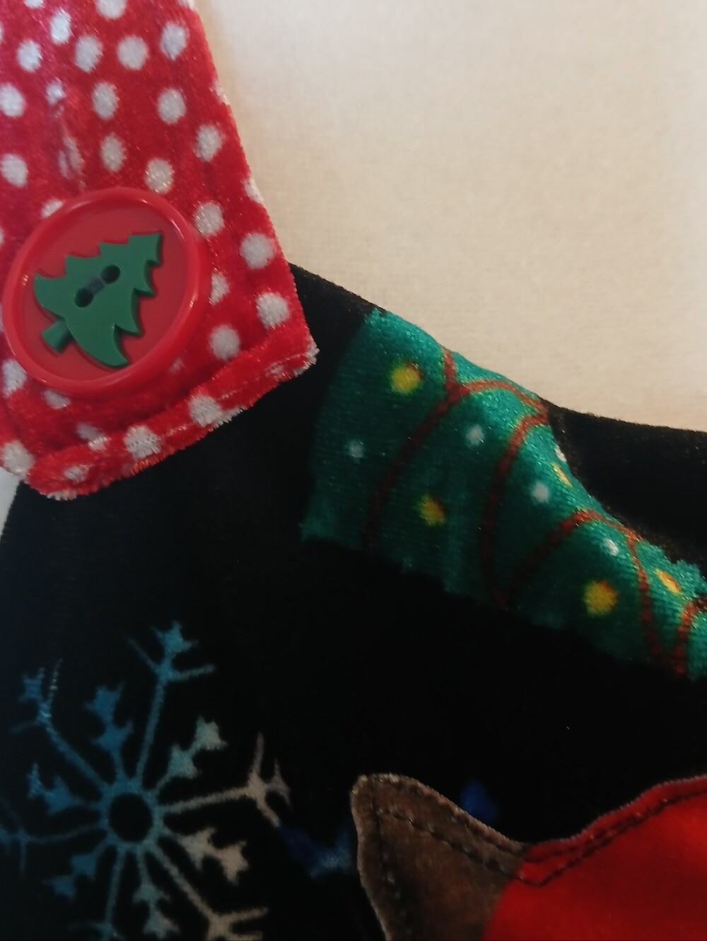 NWOT Christmas Cat Velour Jumpsuit Overalls Lrg Love On A Hanger Santa Hat Stars - Picture 6 of 11